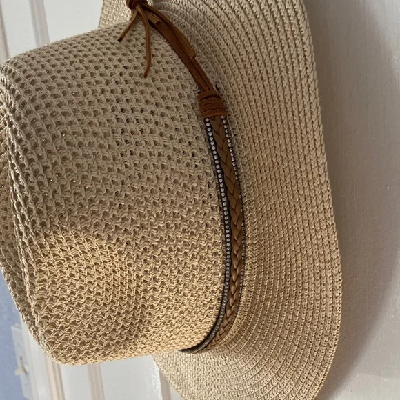 NWOT/ Stylish Tan Woven Cowgirl Hat - Picture 6 of 8
